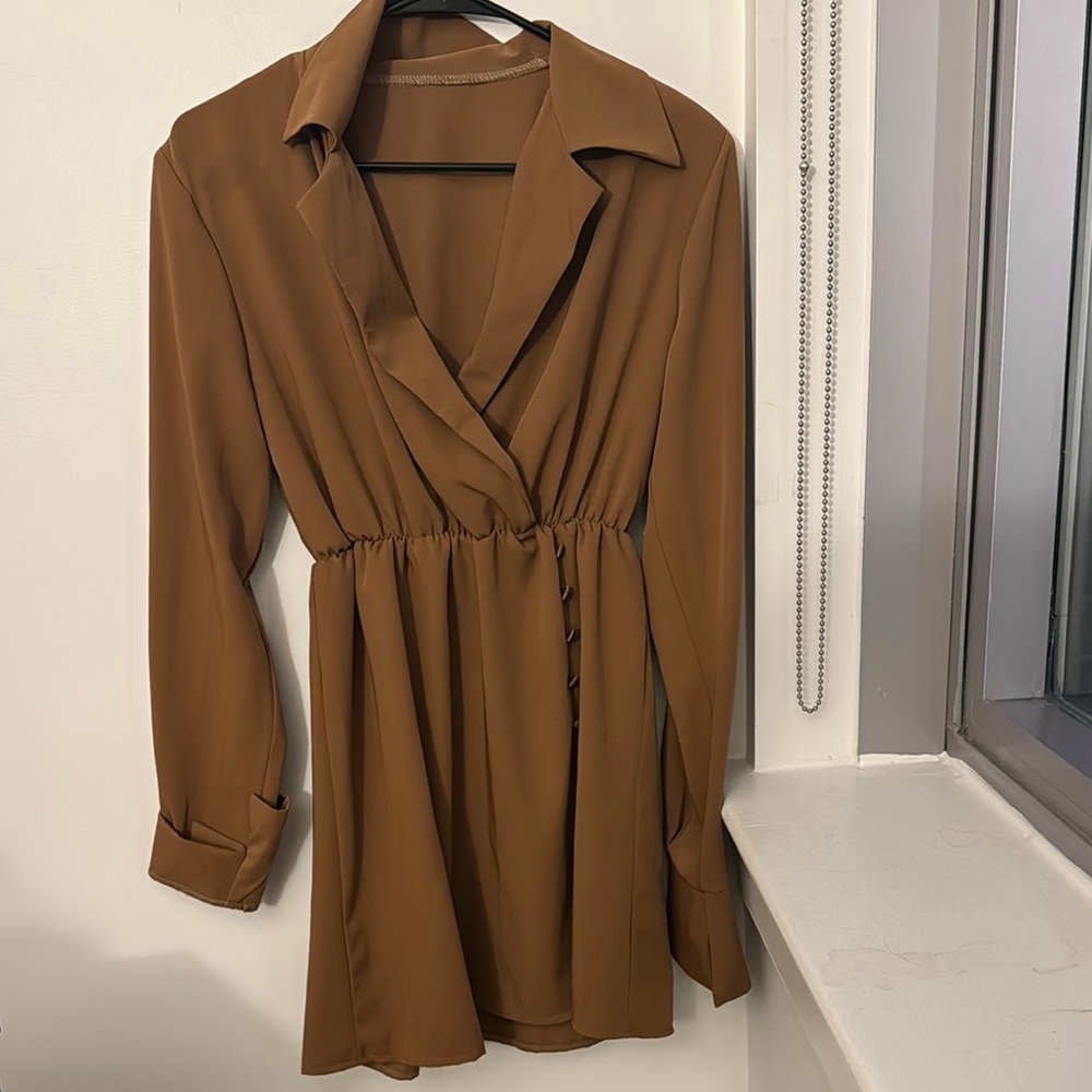 Elegant Brown Dress with Shoulder Pads